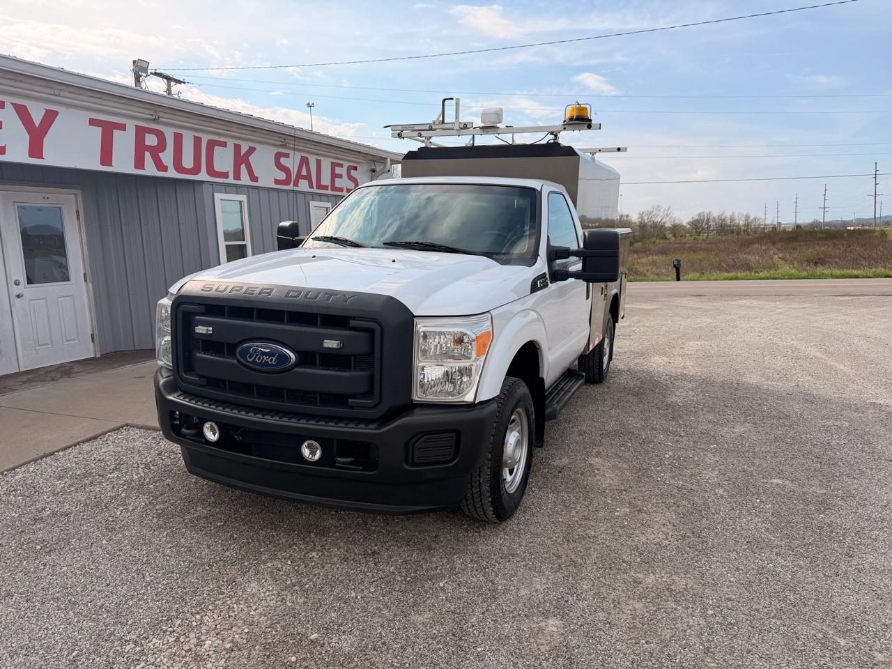 Ford Super Duty F-350 SRW 4WD Reg Cab 137" XL 2016