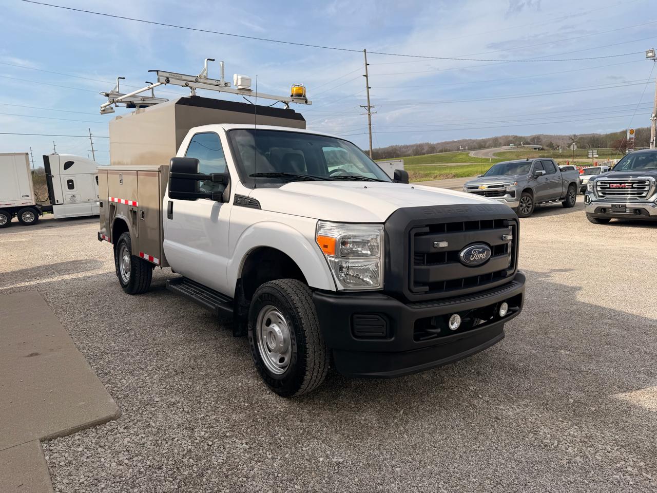 Ford Super Duty F-350 SRW 4WD Reg Cab 137" XL 2016