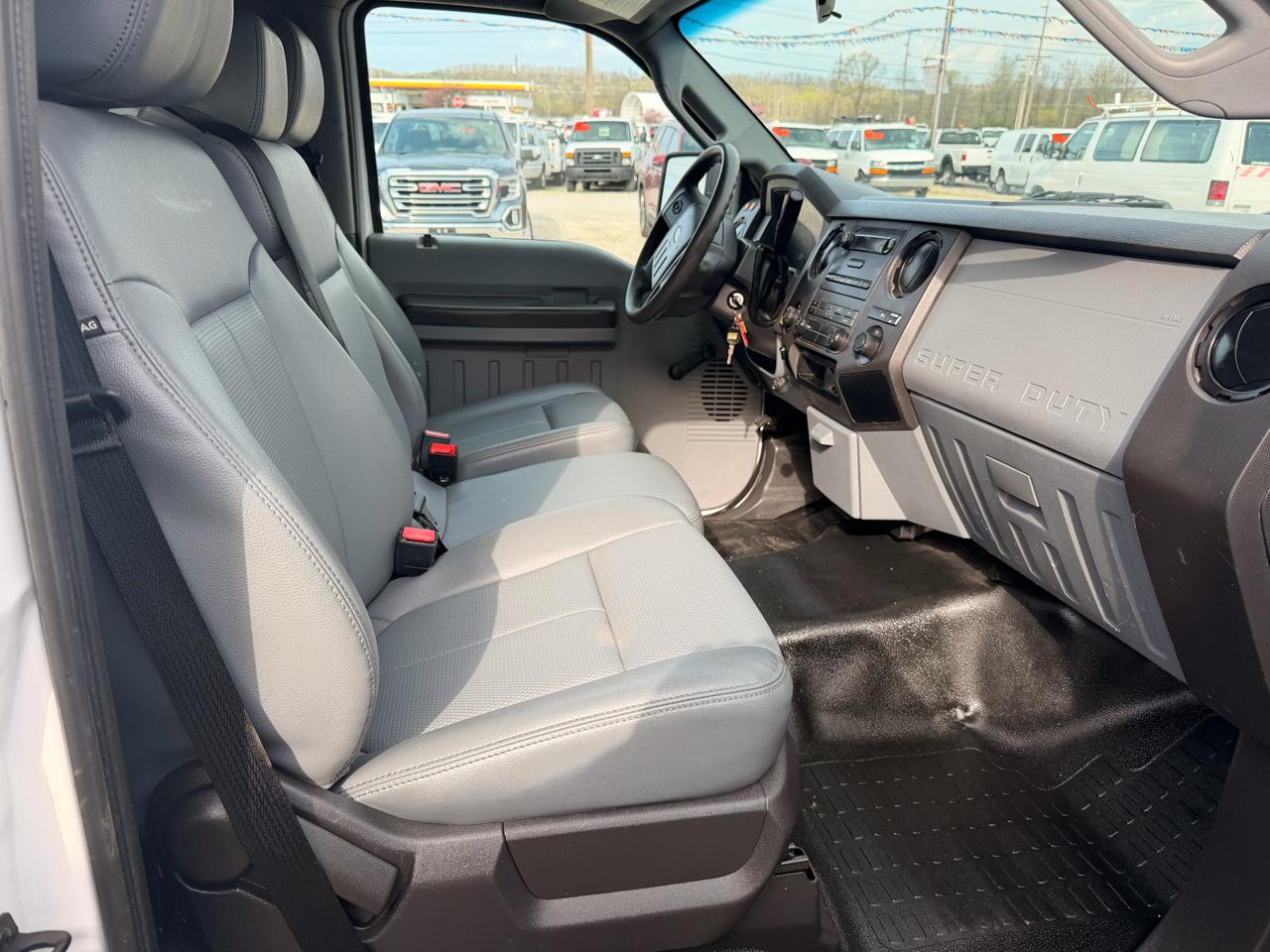 Ford Super Duty F-350 SRW 4WD Reg Cab 137" XL 2016