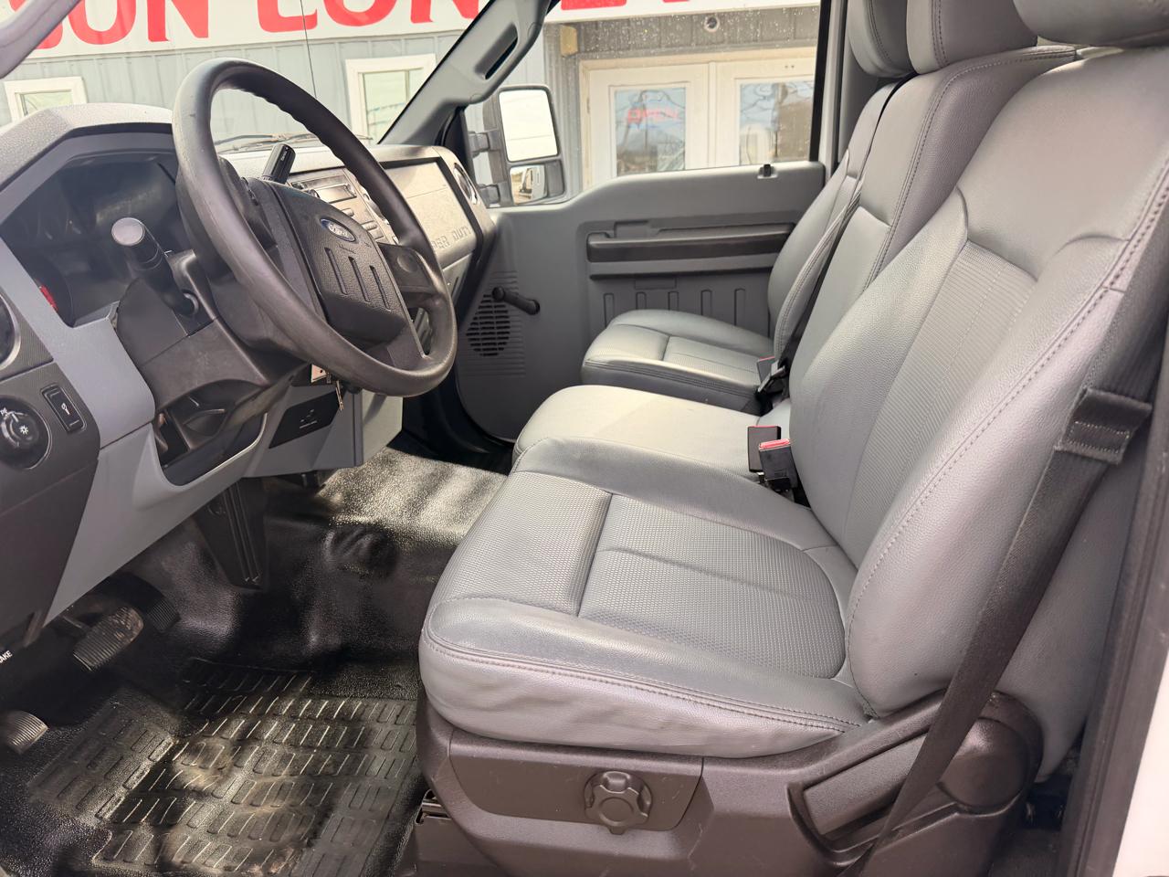 Ford Super Duty F-350 SRW 4WD Reg Cab 137" XL 2016