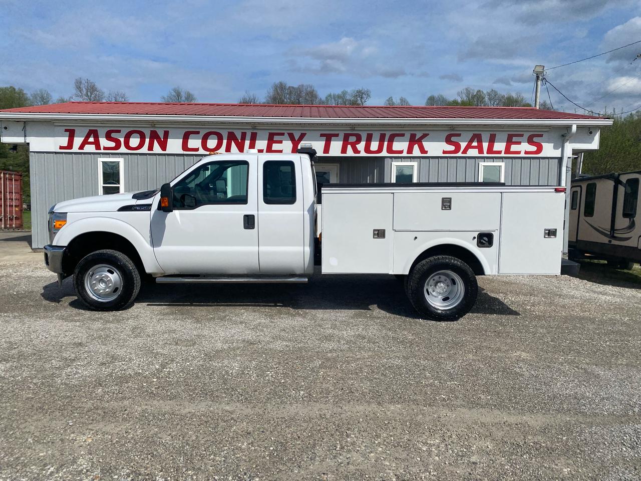 2015 Ford Super Duty F-350 DRW 4WD SuperCab 162" WB 60" CA Lariat