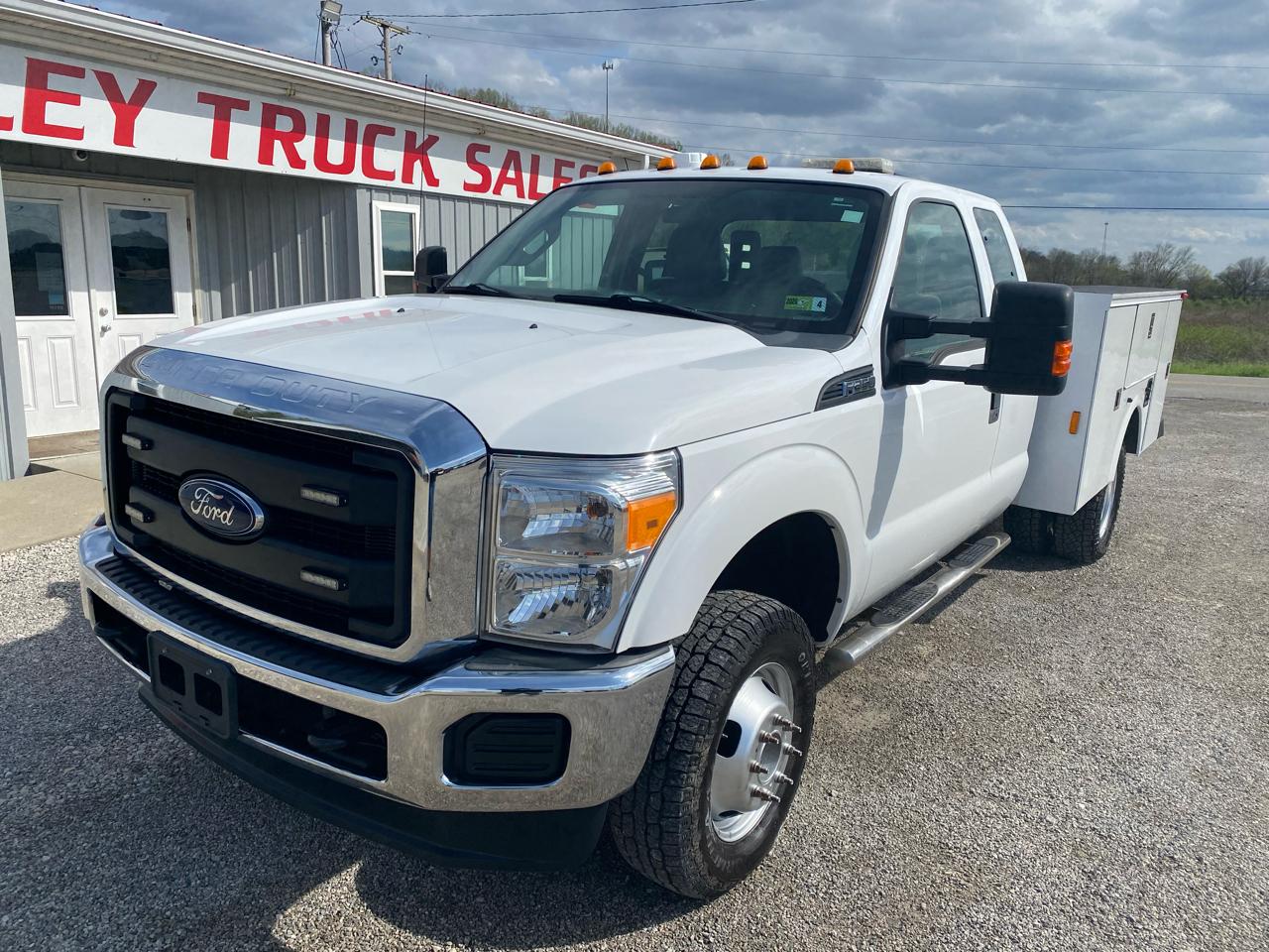 Ford Super Duty F-350 DRW 4WD SuperCab 162" WB 60" CA Lariat 2015