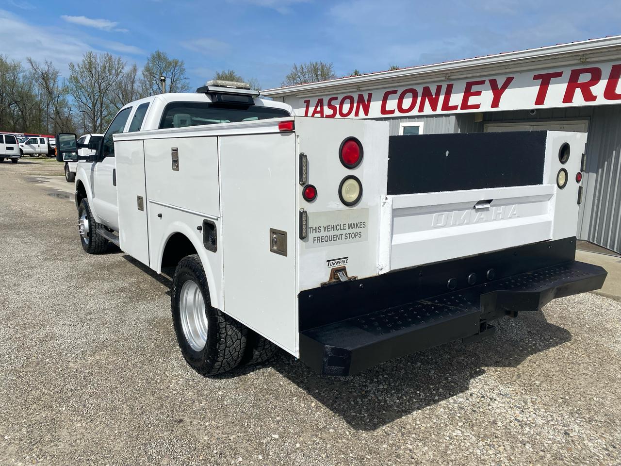 Ford Super Duty F-350 DRW 4WD SuperCab 162" WB 60" CA Lariat 2015