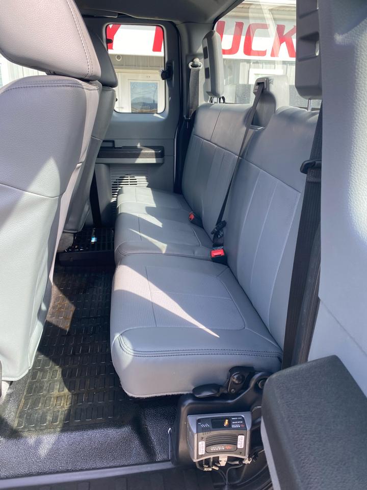 Ford Super Duty F-350 DRW 4WD SuperCab 162" WB 60" CA Lariat 2015