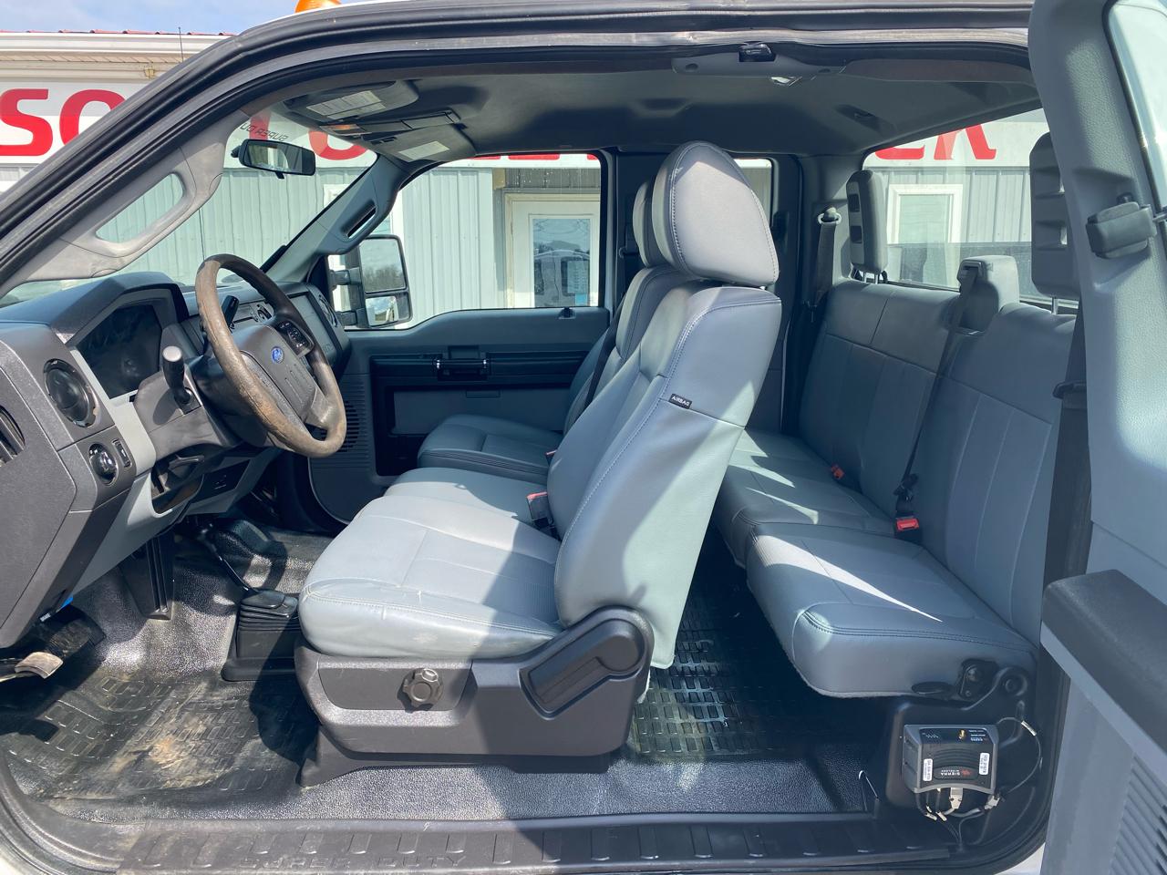 Ford Super Duty F-350 DRW 4WD SuperCab 162" WB 60" CA Lariat 2015