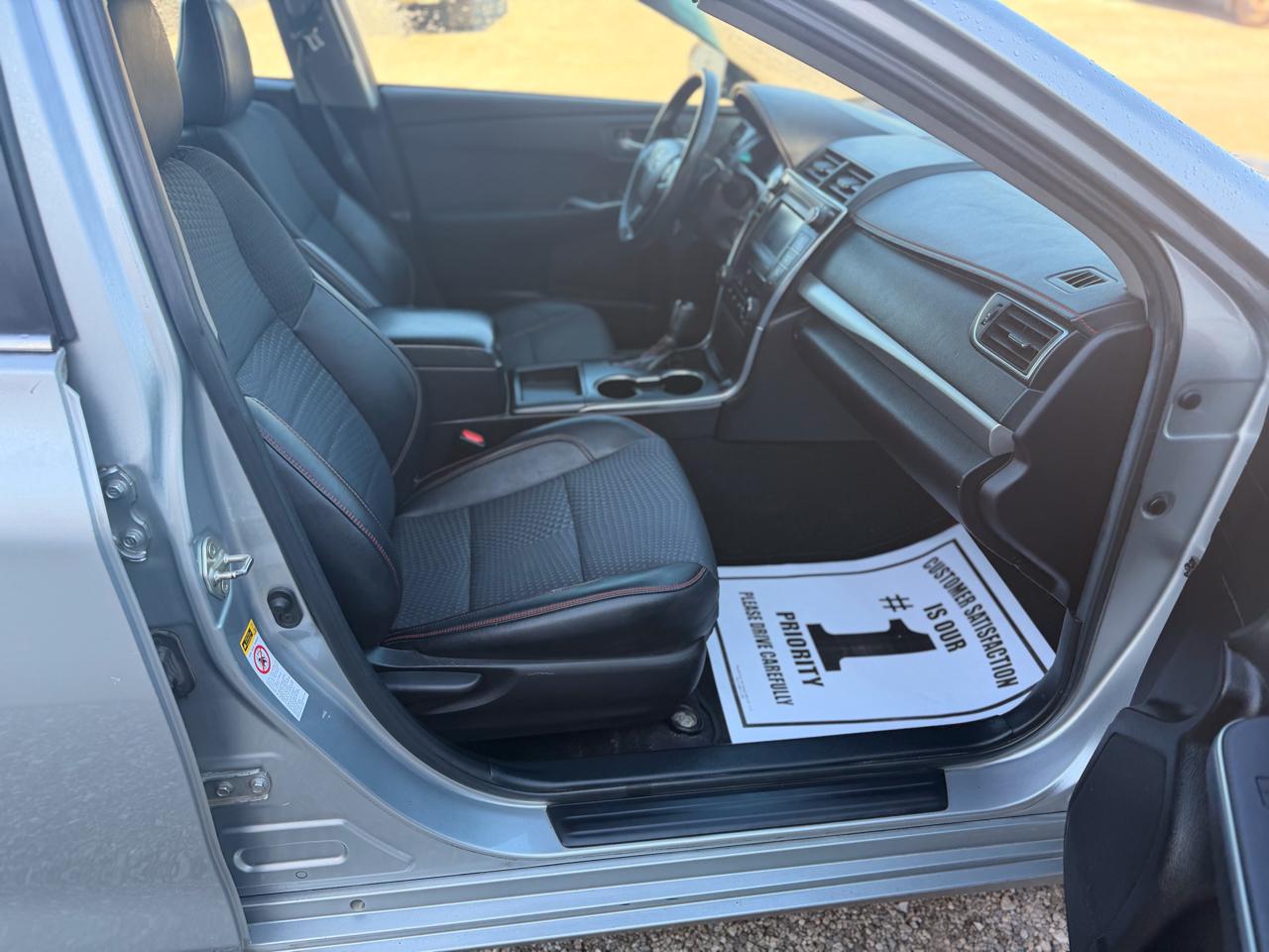 Toyota Camry 4dr Sdn I4 Auto XLE (Natl) 2015