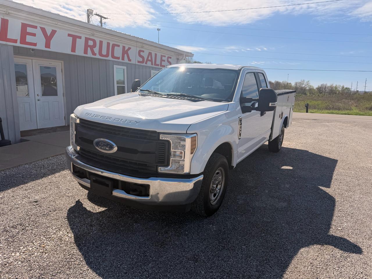 Ford Super Duty F-250 SRW XLT 2WD SuperCab 8' Box 2018