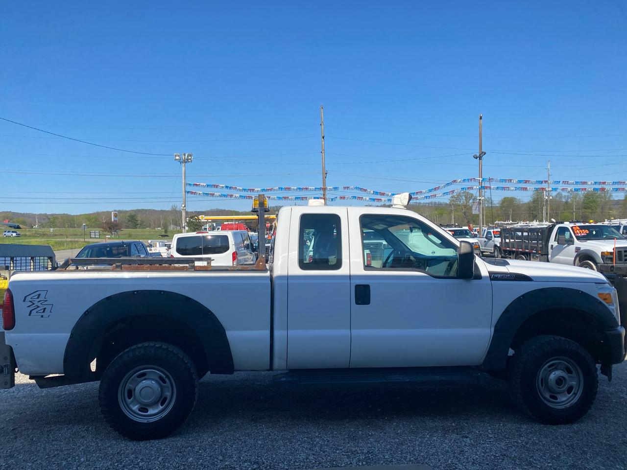 Ford Super Duty F-350 SRW 4WD SuperCab 142" XL 2013