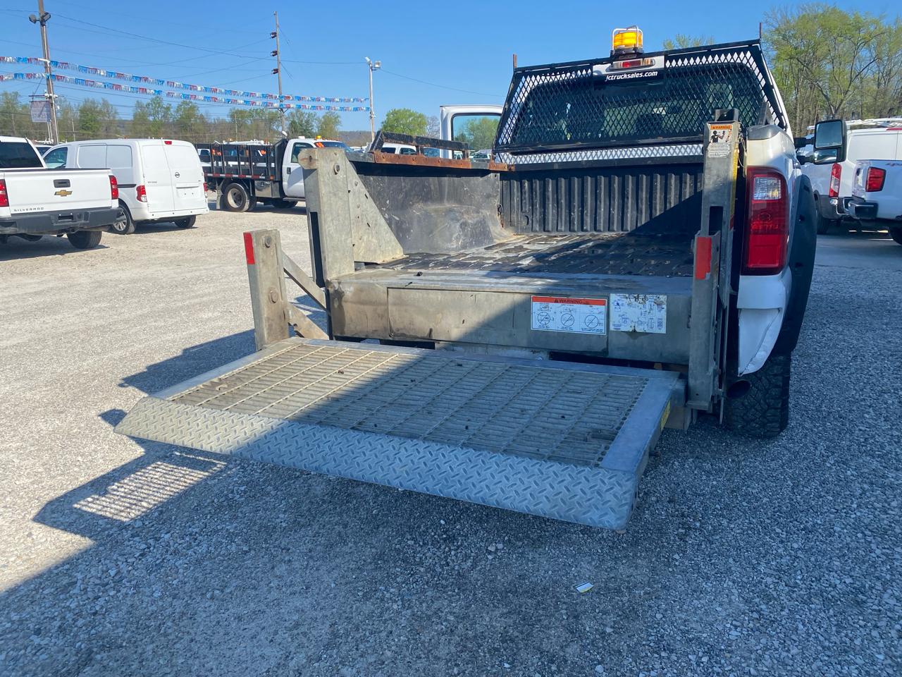 Ford Super Duty F-350 SRW 4WD SuperCab 142" XL 2013