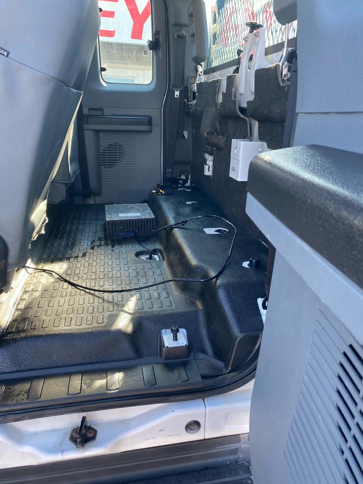 Ford Super Duty F-350 SRW 4WD SuperCab 142" XL 2013