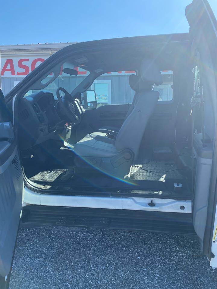 Ford Super Duty F-350 SRW 4WD SuperCab 142" XL 2013