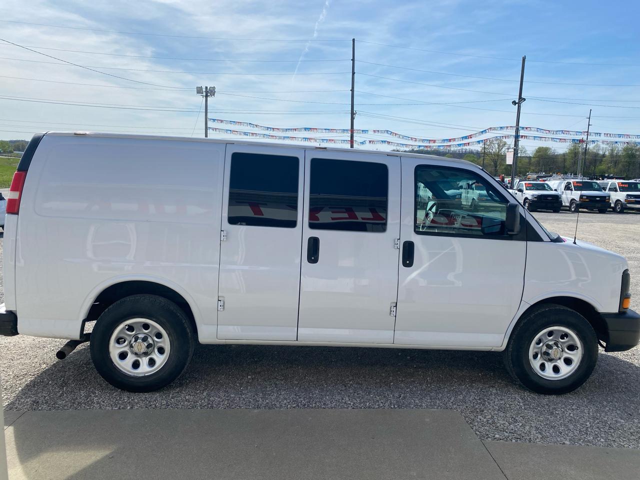 Chevrolet Express Cargo Van RWD 1500 135" 2011