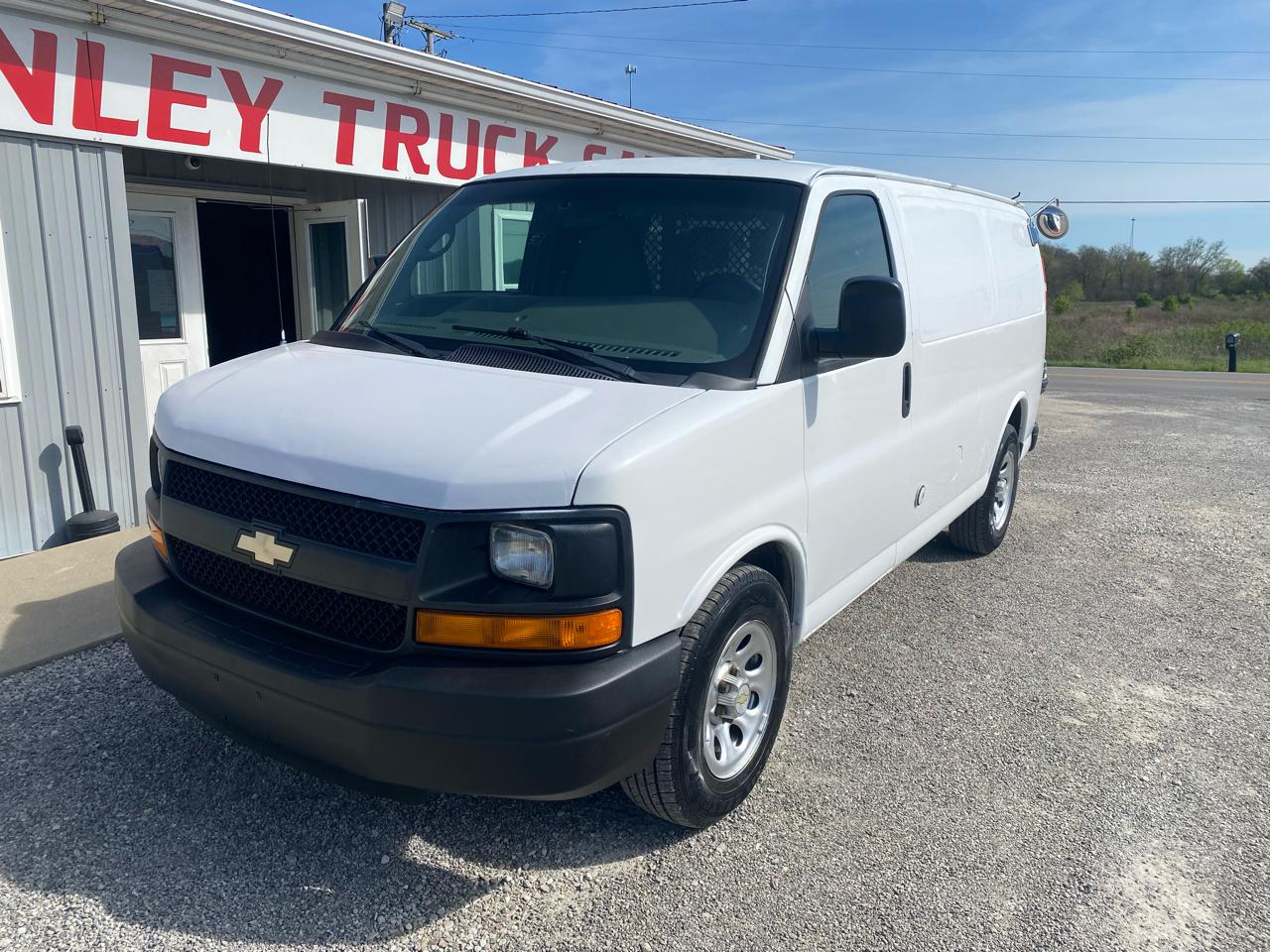 Chevrolet Express Cargo Van RWD 1500 135" 2011