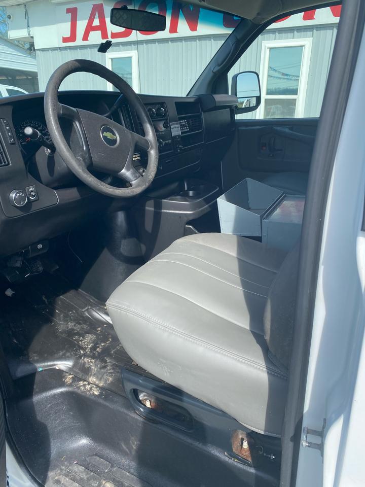 Chevrolet Express Cargo Van RWD 1500 135" 2011