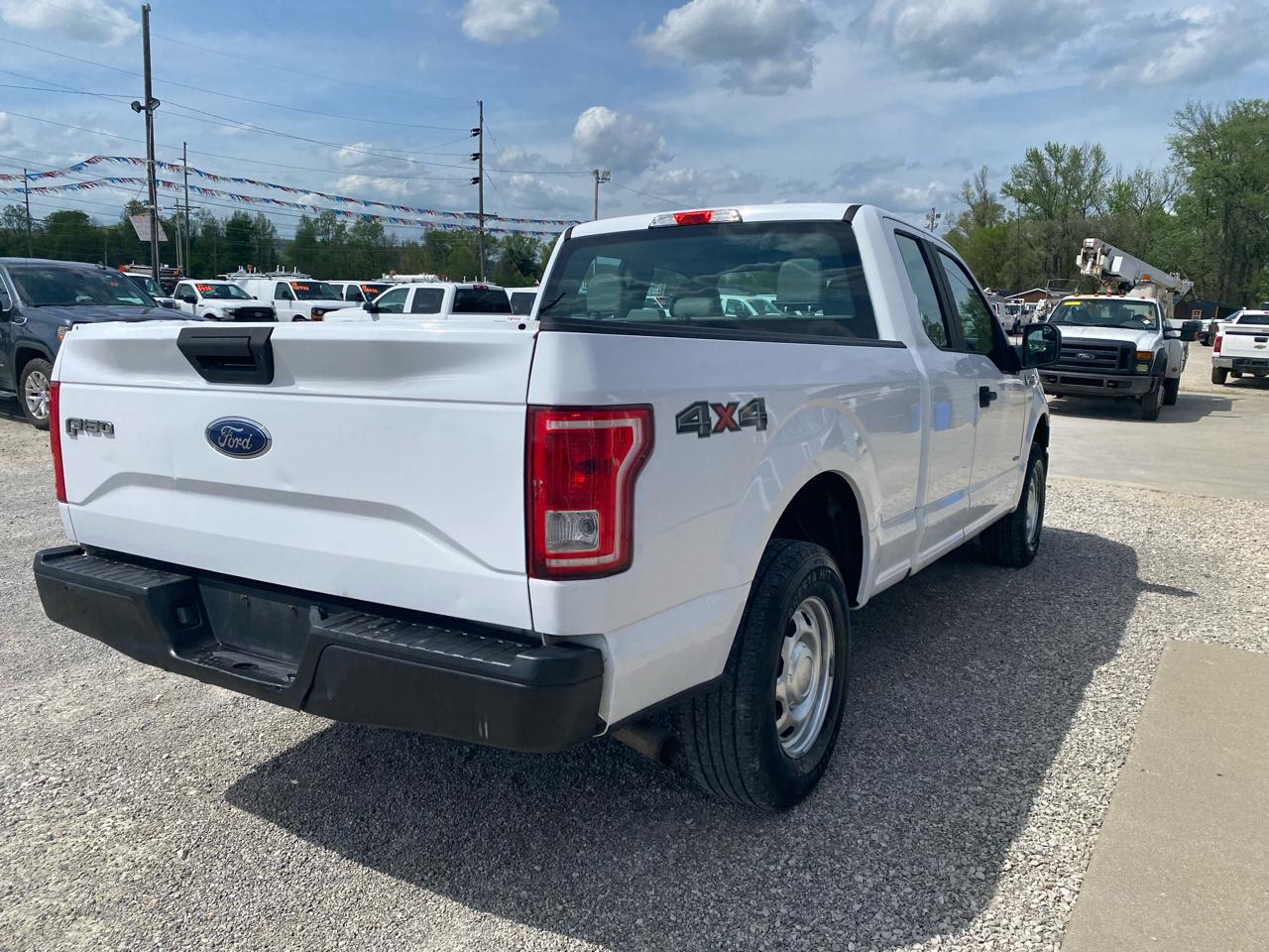 Ford F-150 4WD SuperCab 145" XL 2015