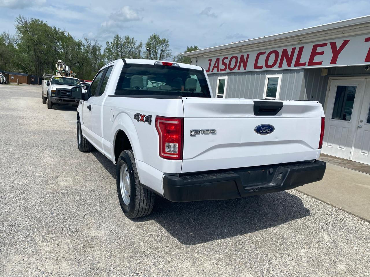 Ford F-150 4WD SuperCab 145" XL 2015