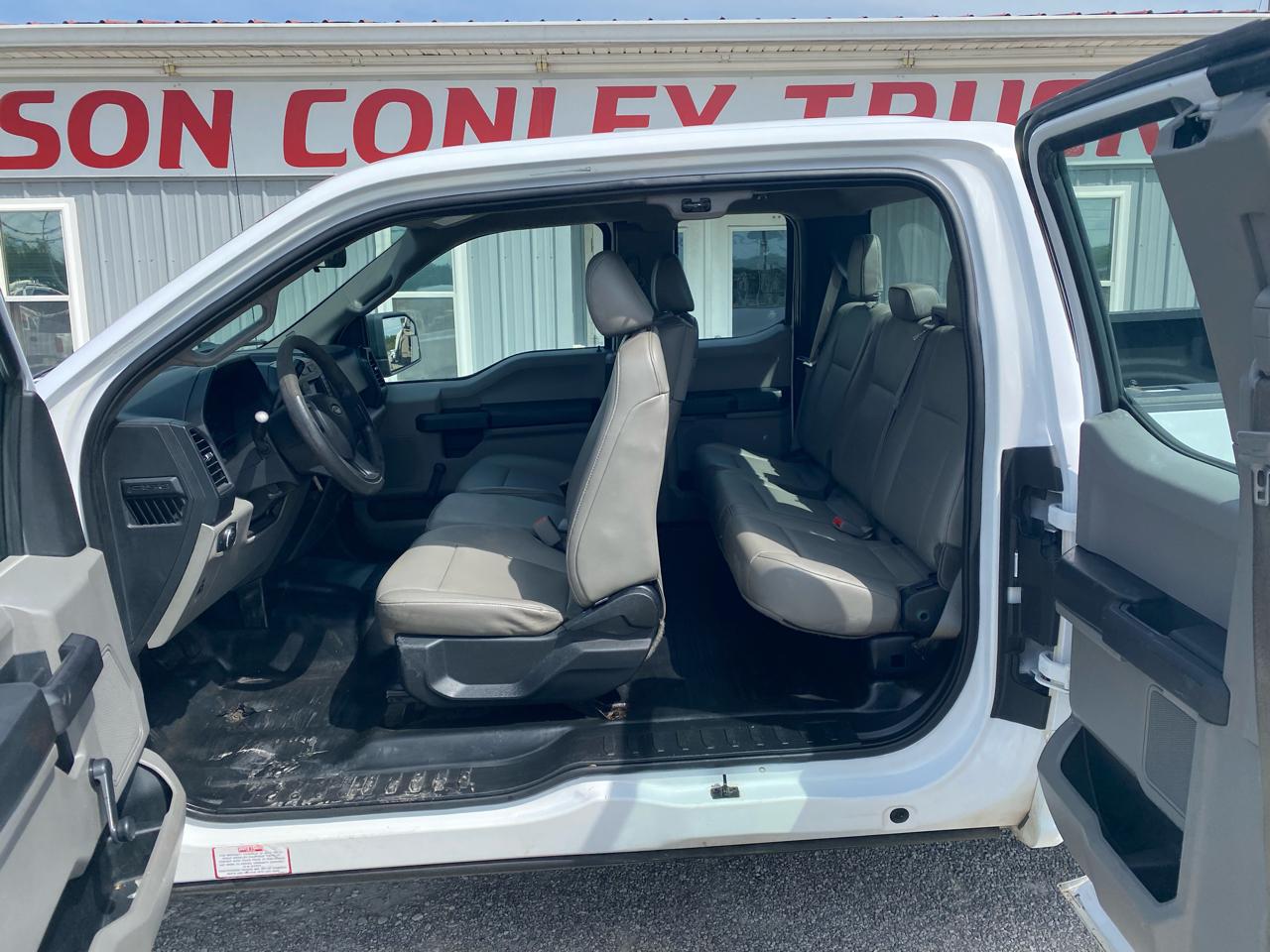 Ford F-150 4WD SuperCab 145" XL 2015