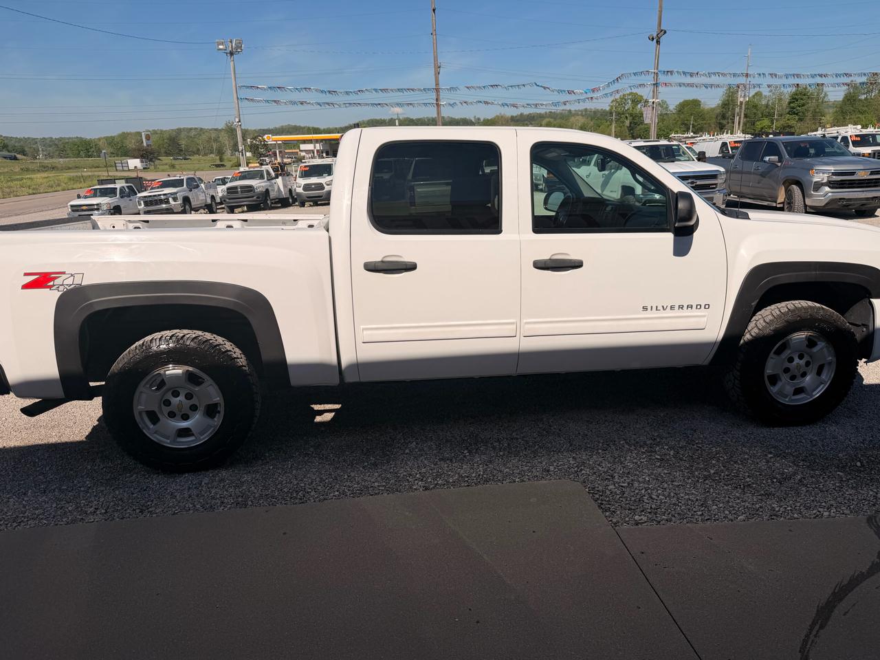 Chevrolet Silverado 1500 4WD Crew Cab 143.5" LT 2011