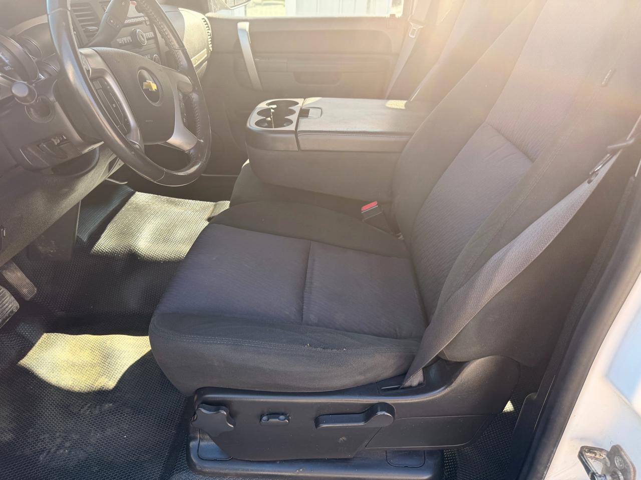 Chevrolet Silverado 1500 4WD Crew Cab 143.5" LT 2011