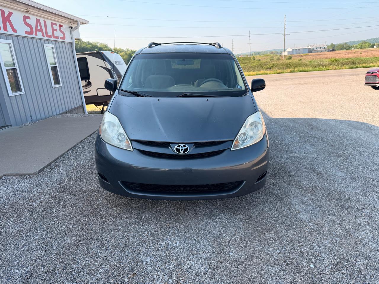 Toyota Sienna 5dr 7-Pass Van CE FWD (Natl) 2010