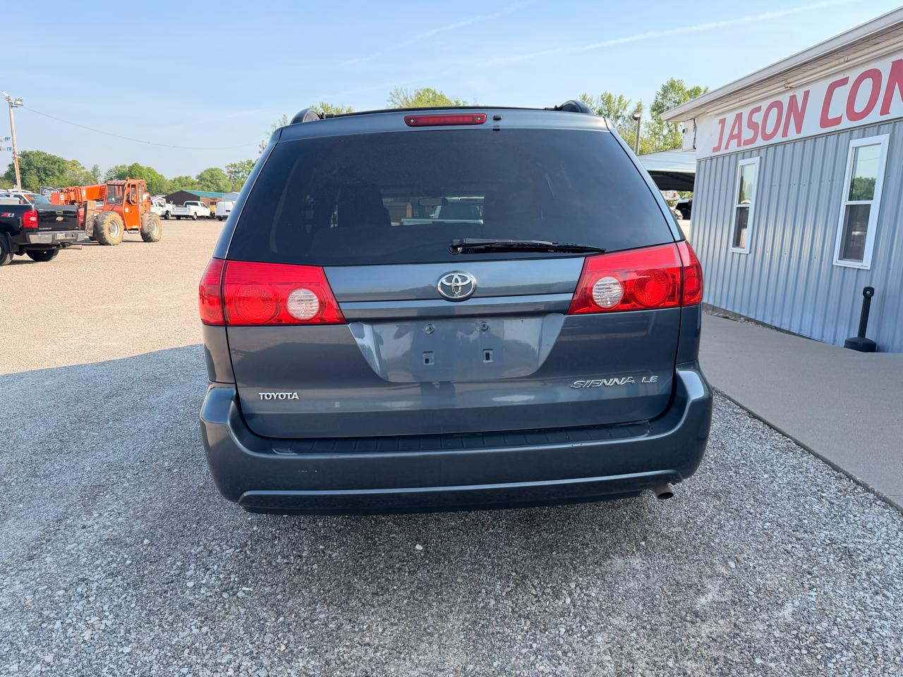 Toyota Sienna 5dr 7-Pass Van CE FWD (Natl) 2010