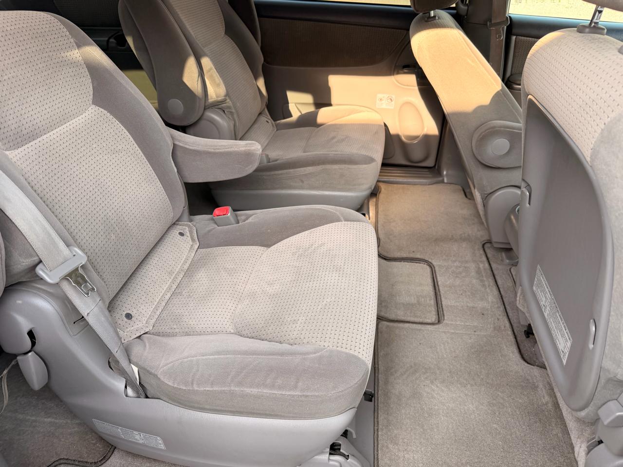 Toyota Sienna 5dr 7-Pass Van CE FWD (Natl) 2010