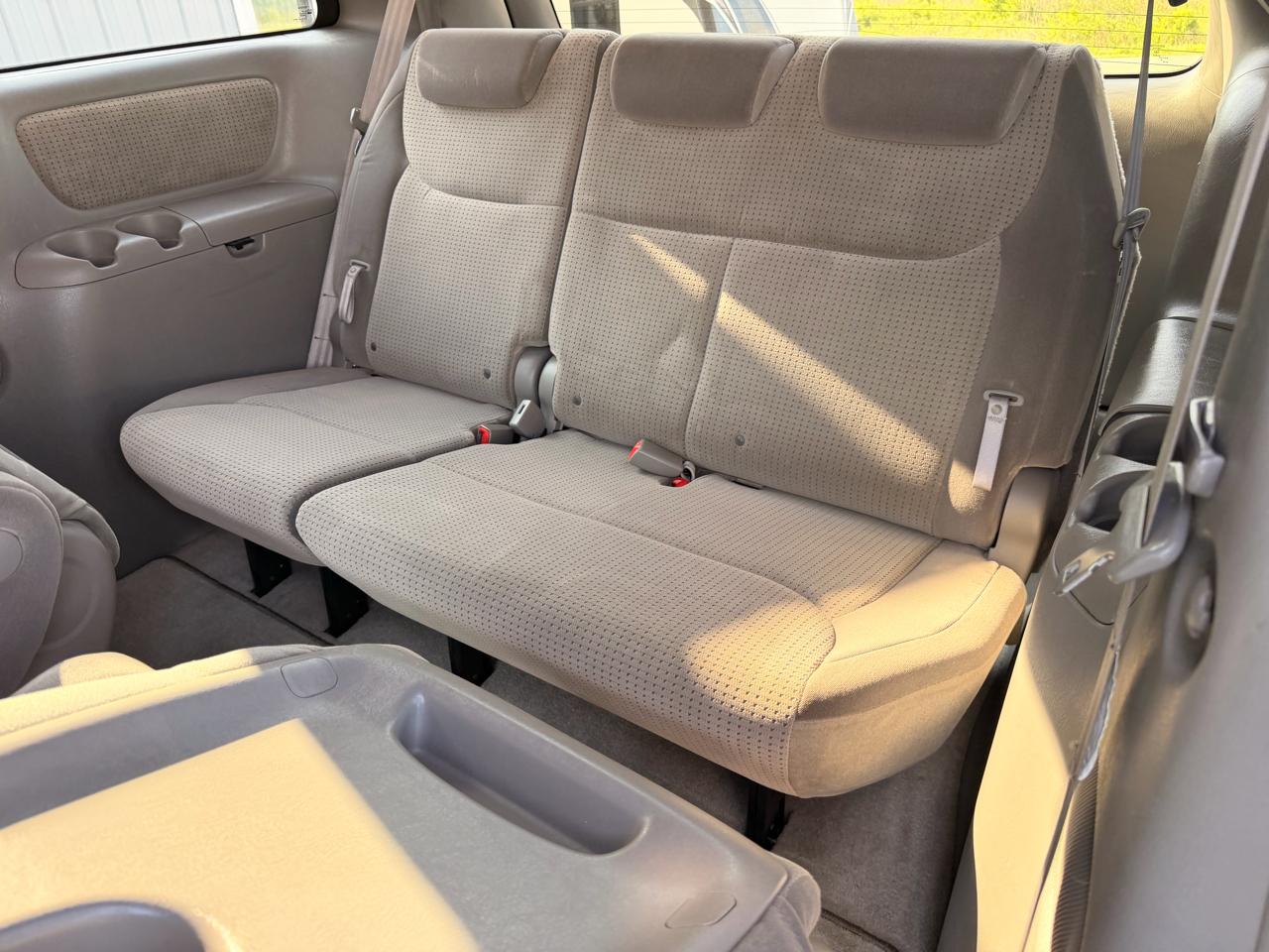 Toyota Sienna 5dr 7-Pass Van CE FWD (Natl) 2010