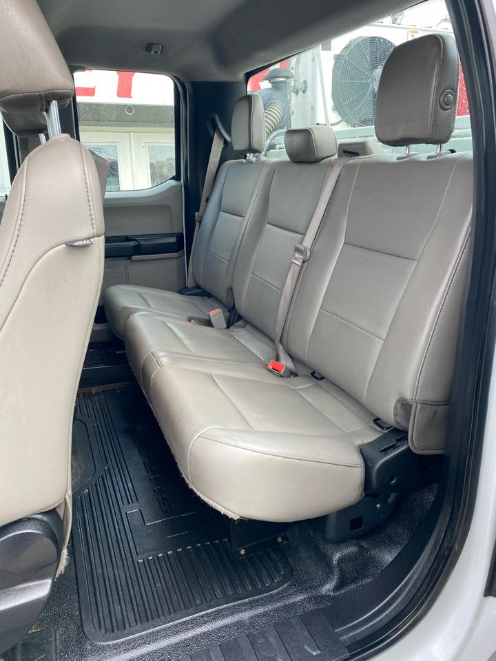 Ford Super Duty F-550 DRW XL 4WD SuperCab 192" WB 84" CA 2017