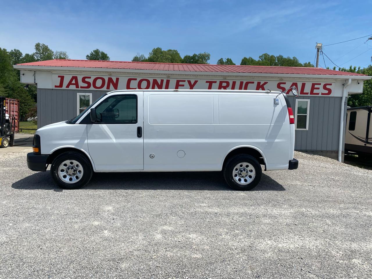 Chevrolet Express Cargo Van RWD 1500 135" 2011