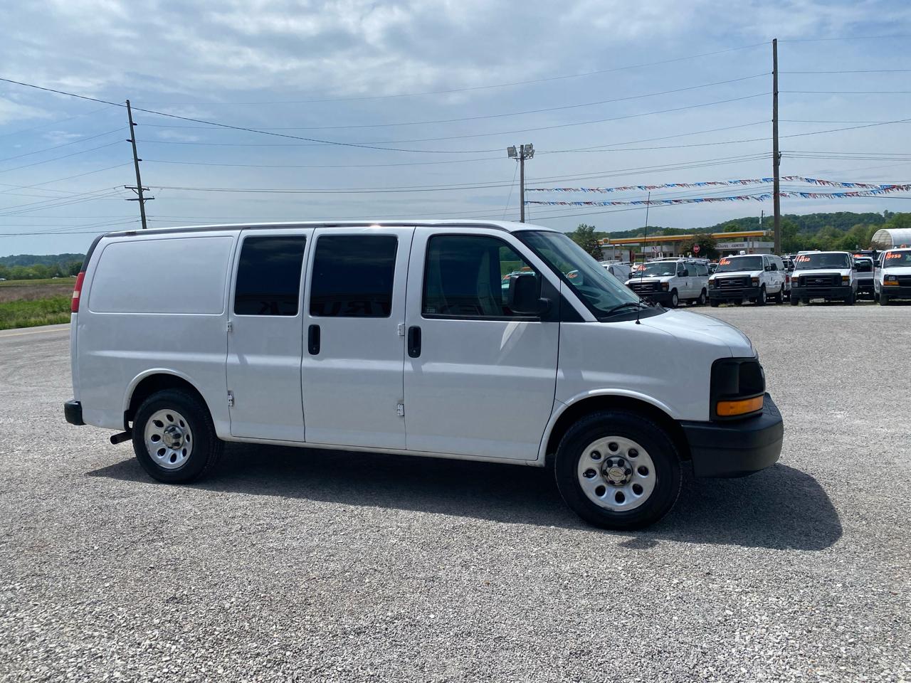 Chevrolet Express Cargo Van RWD 1500 135" 2011