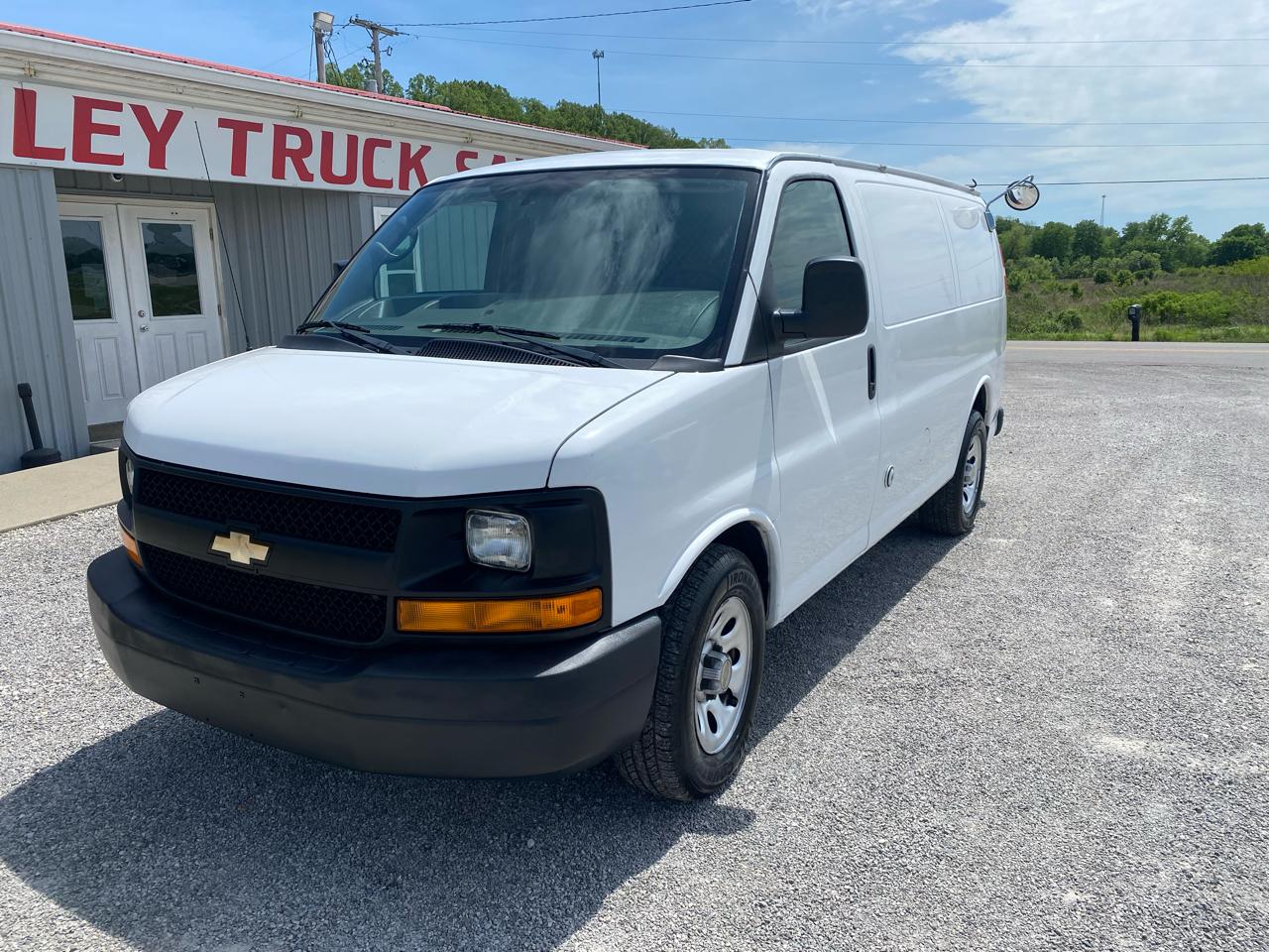 Chevrolet Express Cargo Van RWD 1500 135" 2011