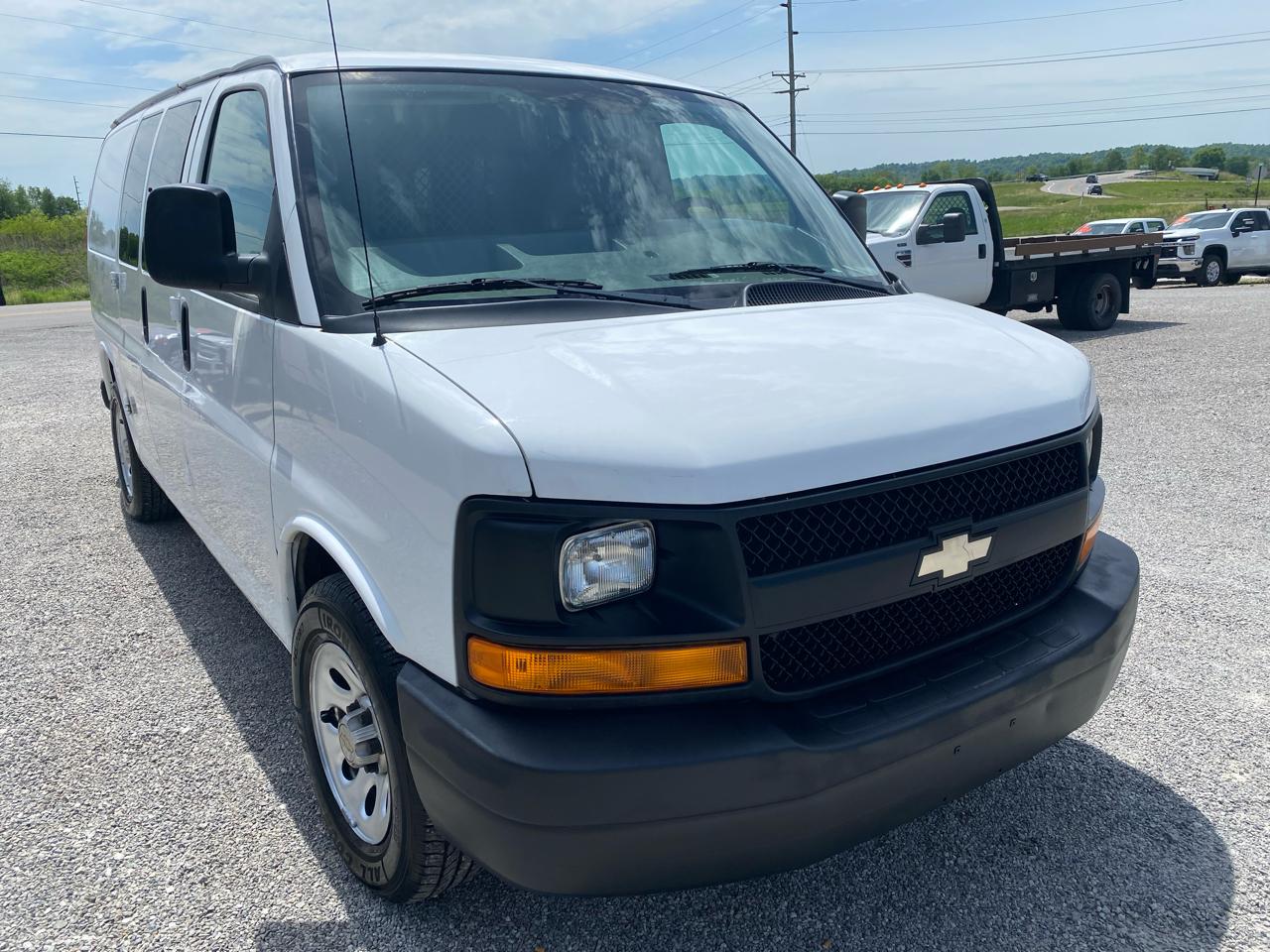 Chevrolet Express Cargo Van RWD 1500 135" 2011