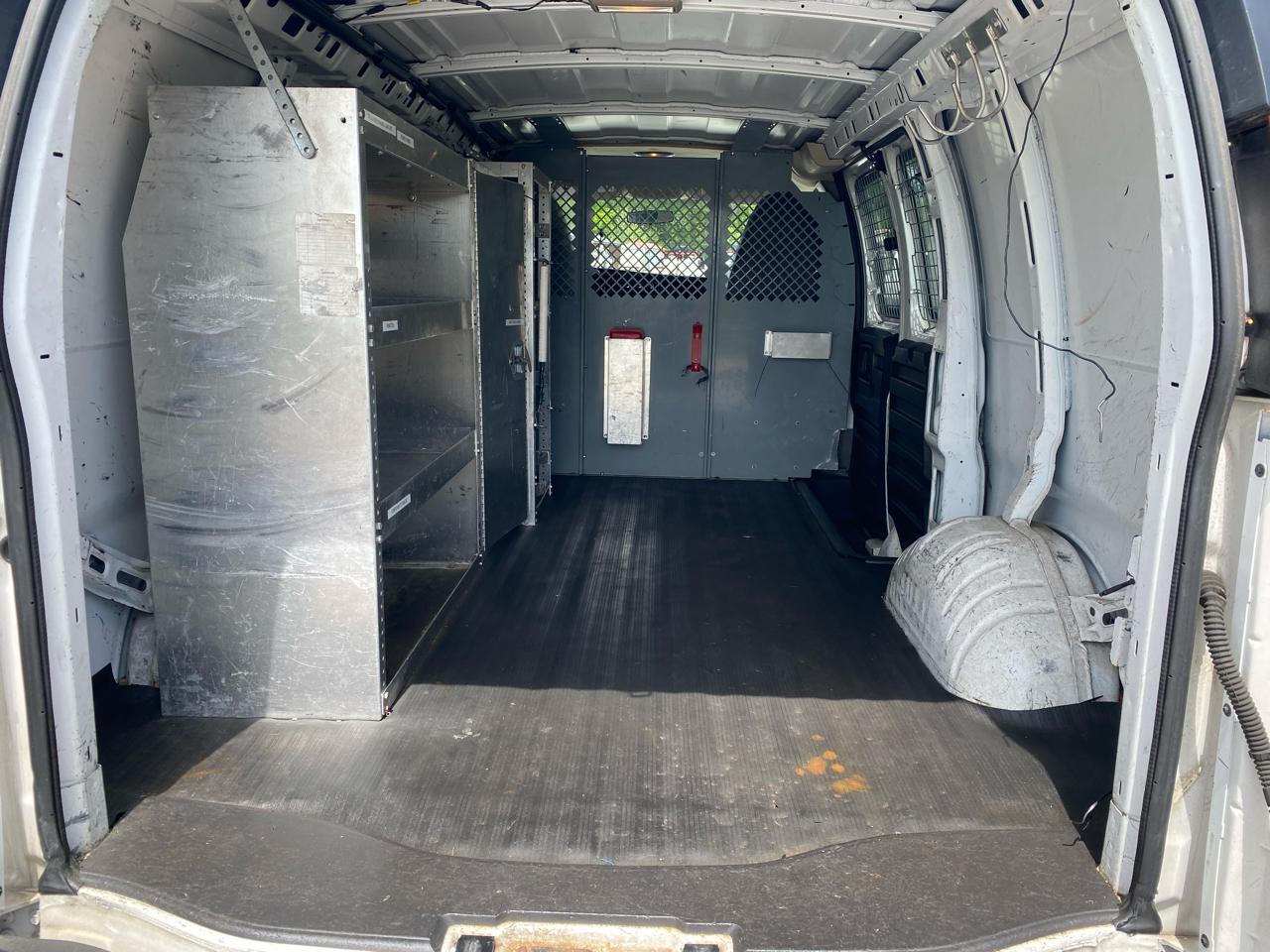 Chevrolet Express Cargo Van RWD 1500 135" 2011