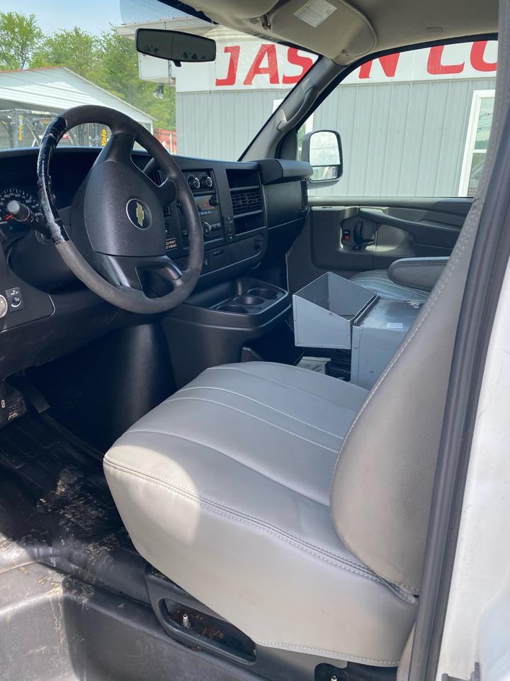 Chevrolet Express Cargo Van RWD 1500 135" 2011