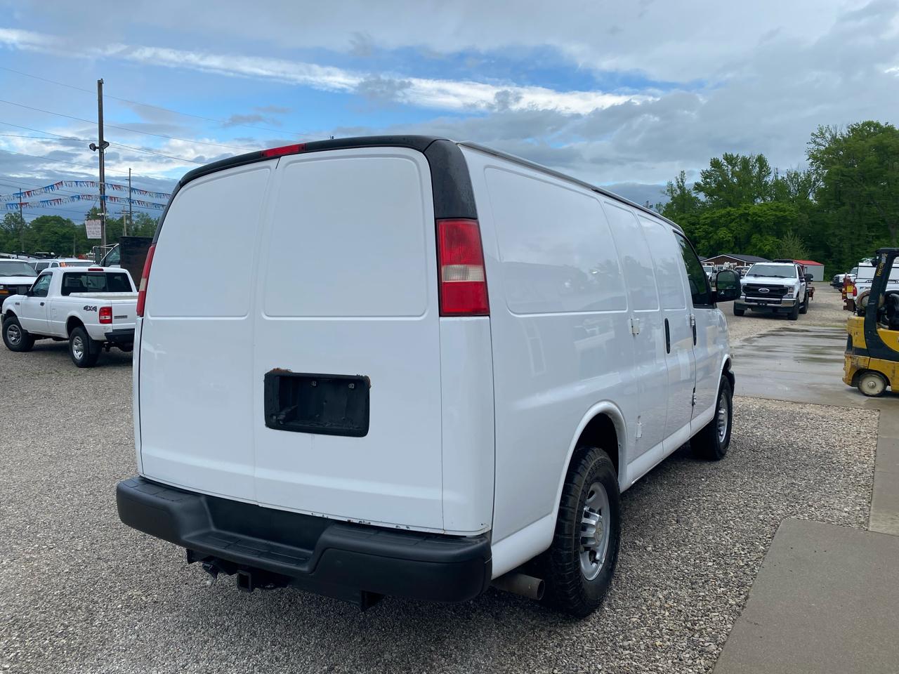 Chevrolet Express Cargo Van RWD 2500 135" 2015
