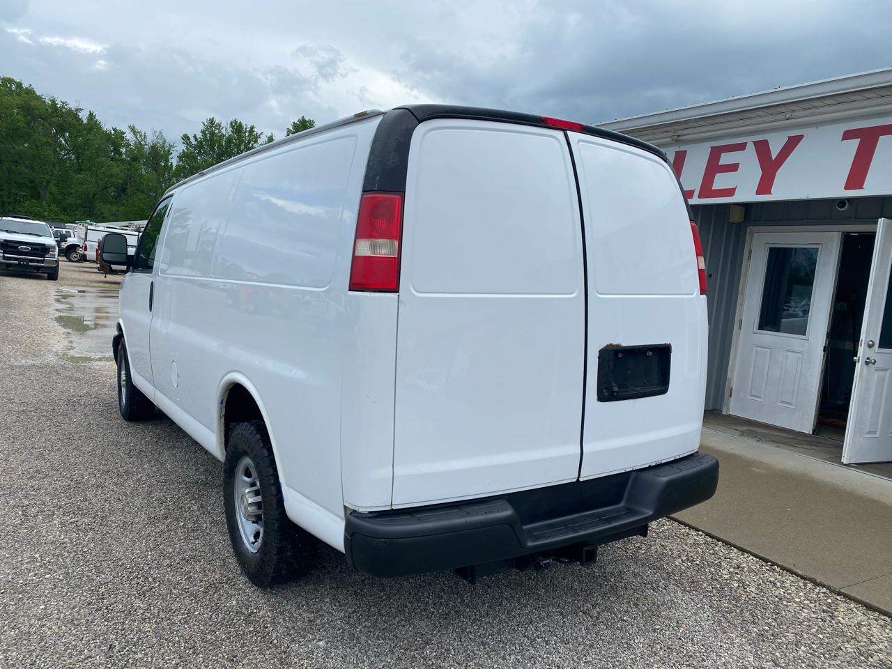 Chevrolet Express Cargo Van RWD 2500 135" 2015