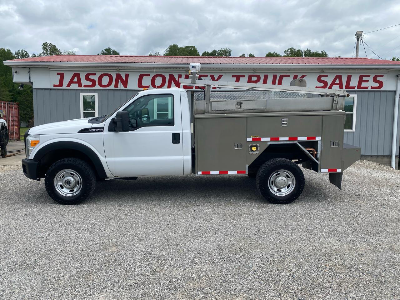 Ford Super Duty F-350 SRW 4WD Reg Cab 141" WB 60" CA XL 2012