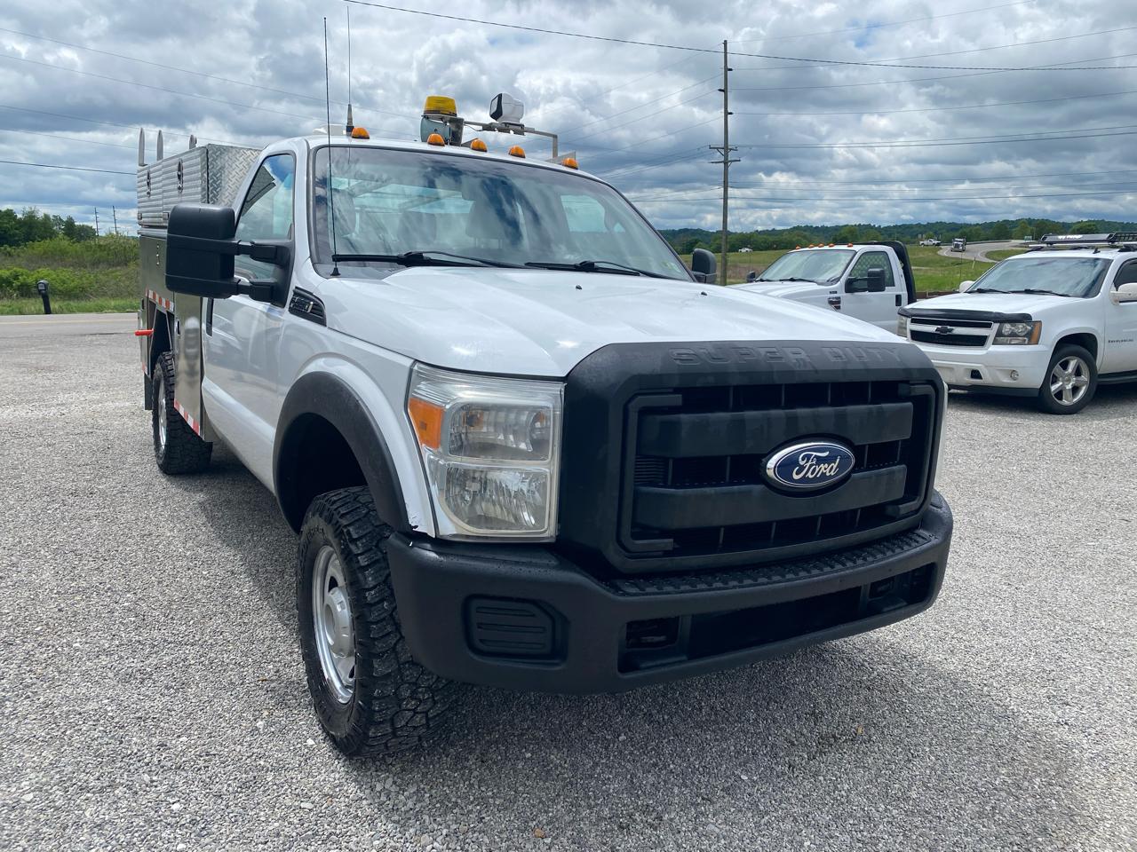 Ford Super Duty F-350 SRW 4WD Reg Cab 141" WB 60" CA XL 2012