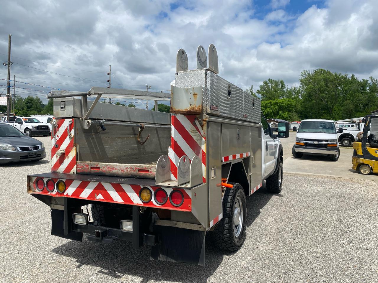 Ford Super Duty F-350 SRW 4WD Reg Cab 141" WB 60" CA XL 2012