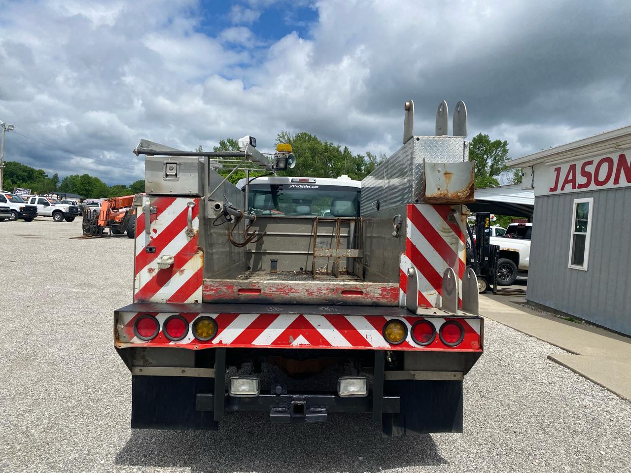 Ford Super Duty F-350 SRW 4WD Reg Cab 141" WB 60" CA XL 2012