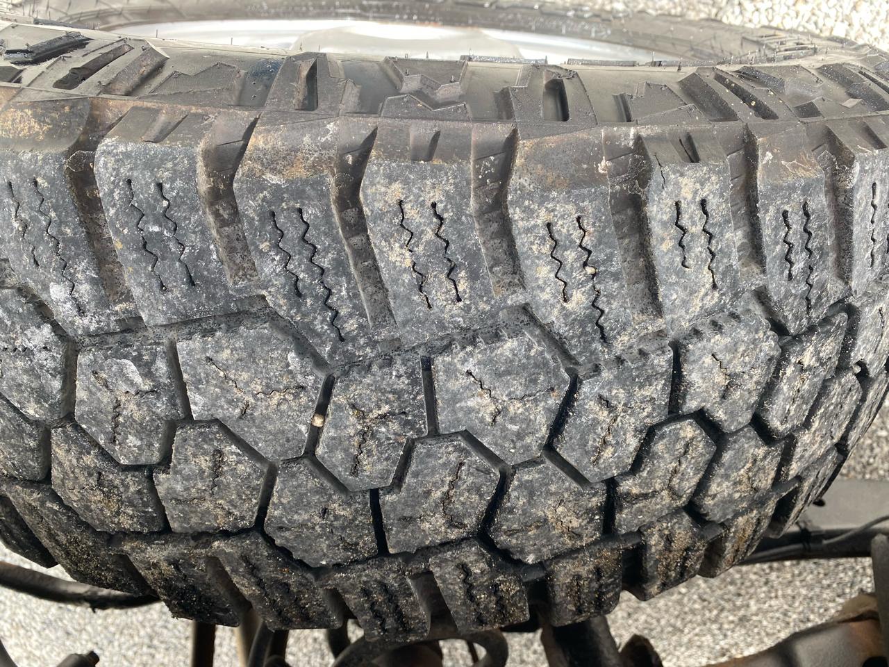 Ford Super Duty F-350 SRW 4WD Reg Cab 141" WB 60" CA XL 2012