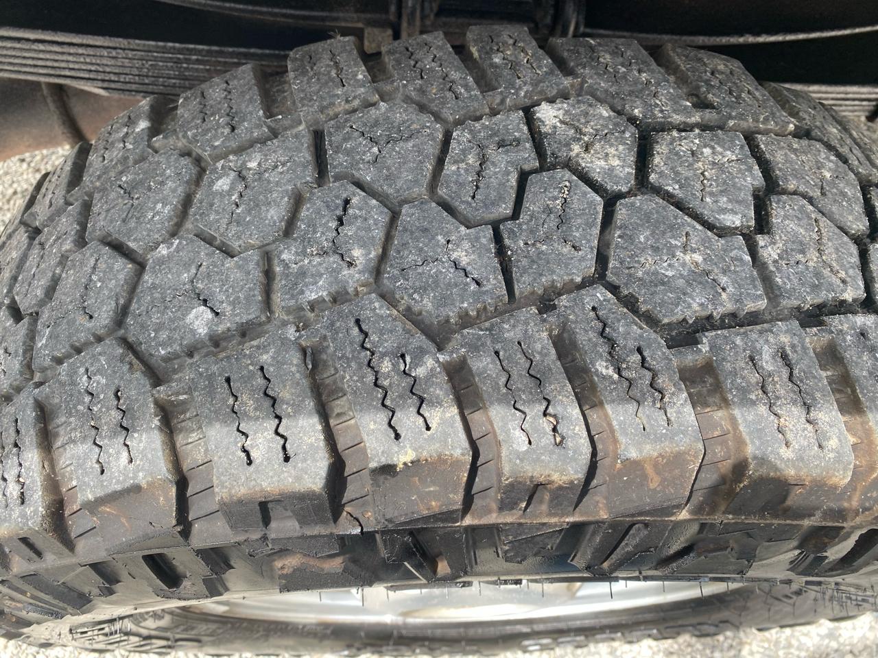 Ford Super Duty F-350 SRW 4WD Reg Cab 141" WB 60" CA XL 2012