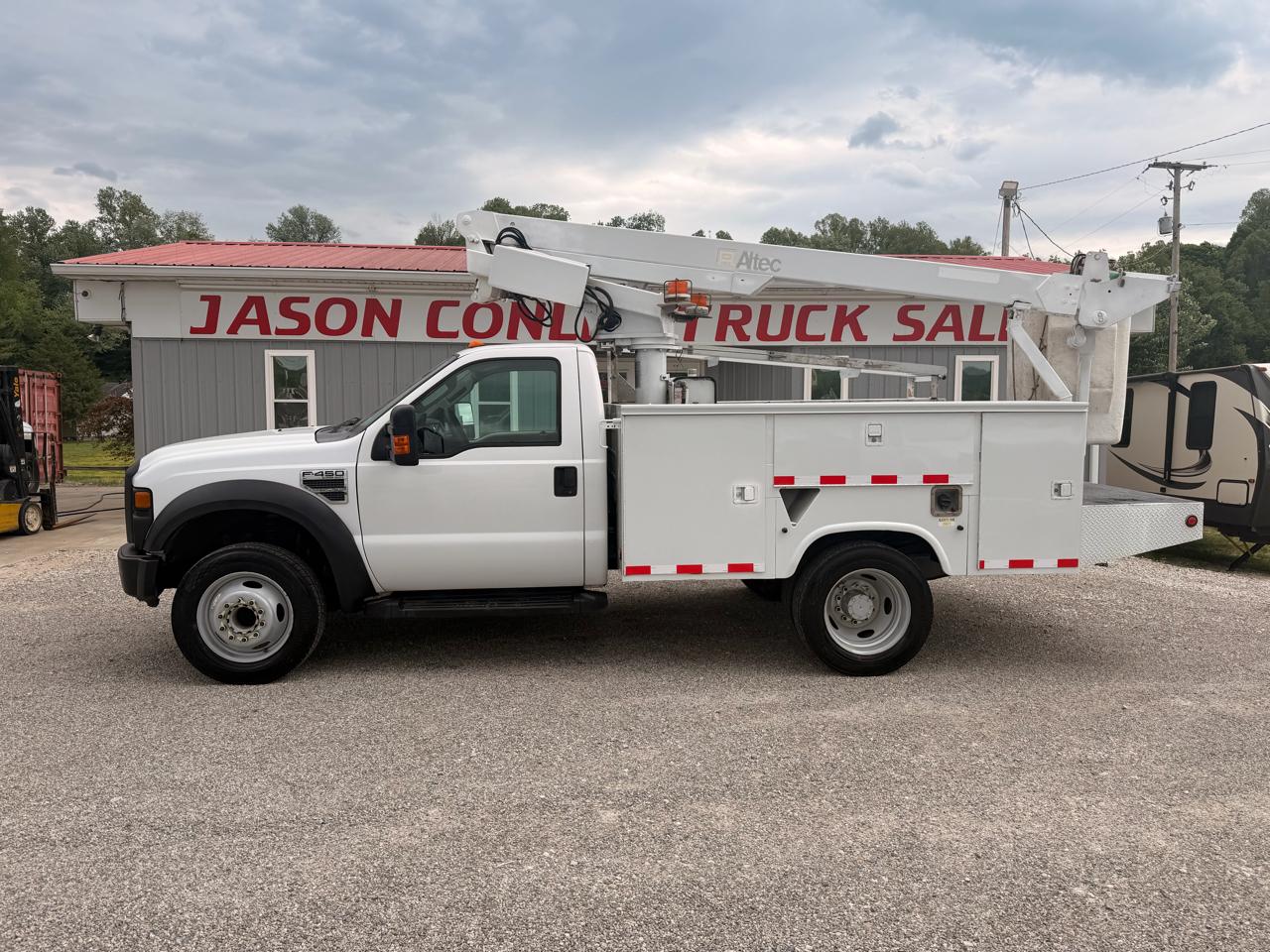 Ford Super Duty F-450 DRW 2WD Reg Cab 141" WB 60" CA XLT 2008