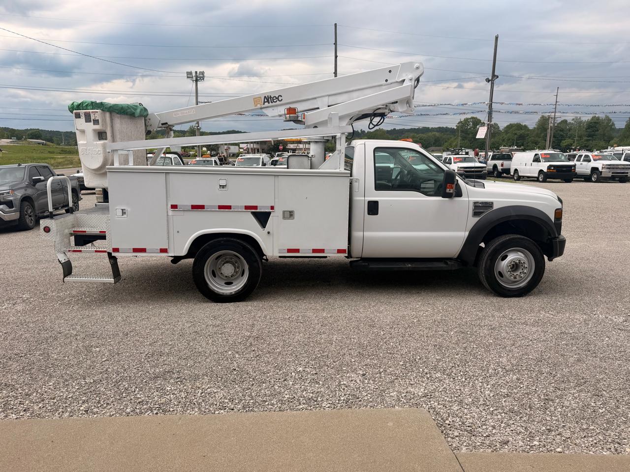 Ford Super Duty F-450 DRW 2WD Reg Cab 141" WB 60" CA XLT 2008
