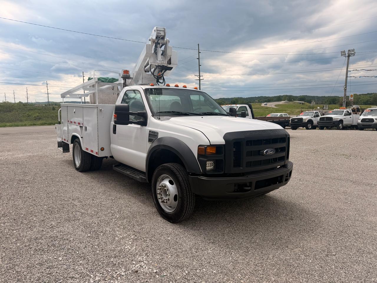 Ford Super Duty F-450 DRW 2WD Reg Cab 141" WB 60" CA XLT 2008