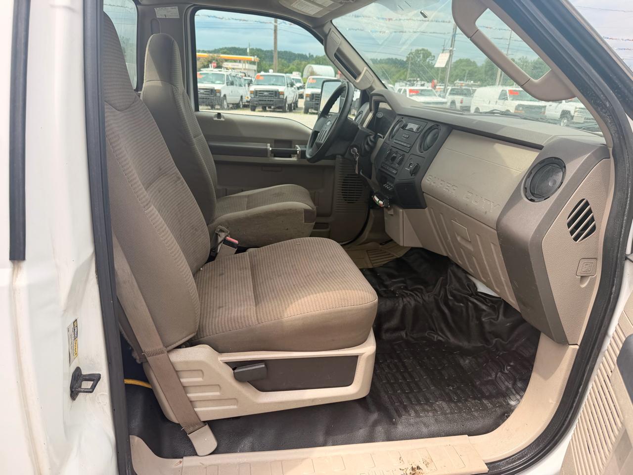 Ford Super Duty F-450 DRW 2WD Reg Cab 141" WB 60" CA XLT 2008