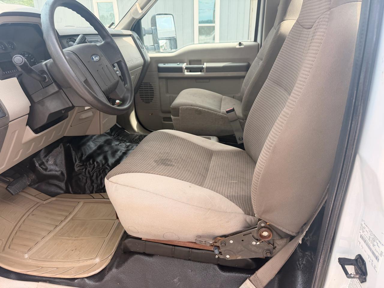 Ford Super Duty F-450 DRW 2WD Reg Cab 141" WB 60" CA XLT 2008