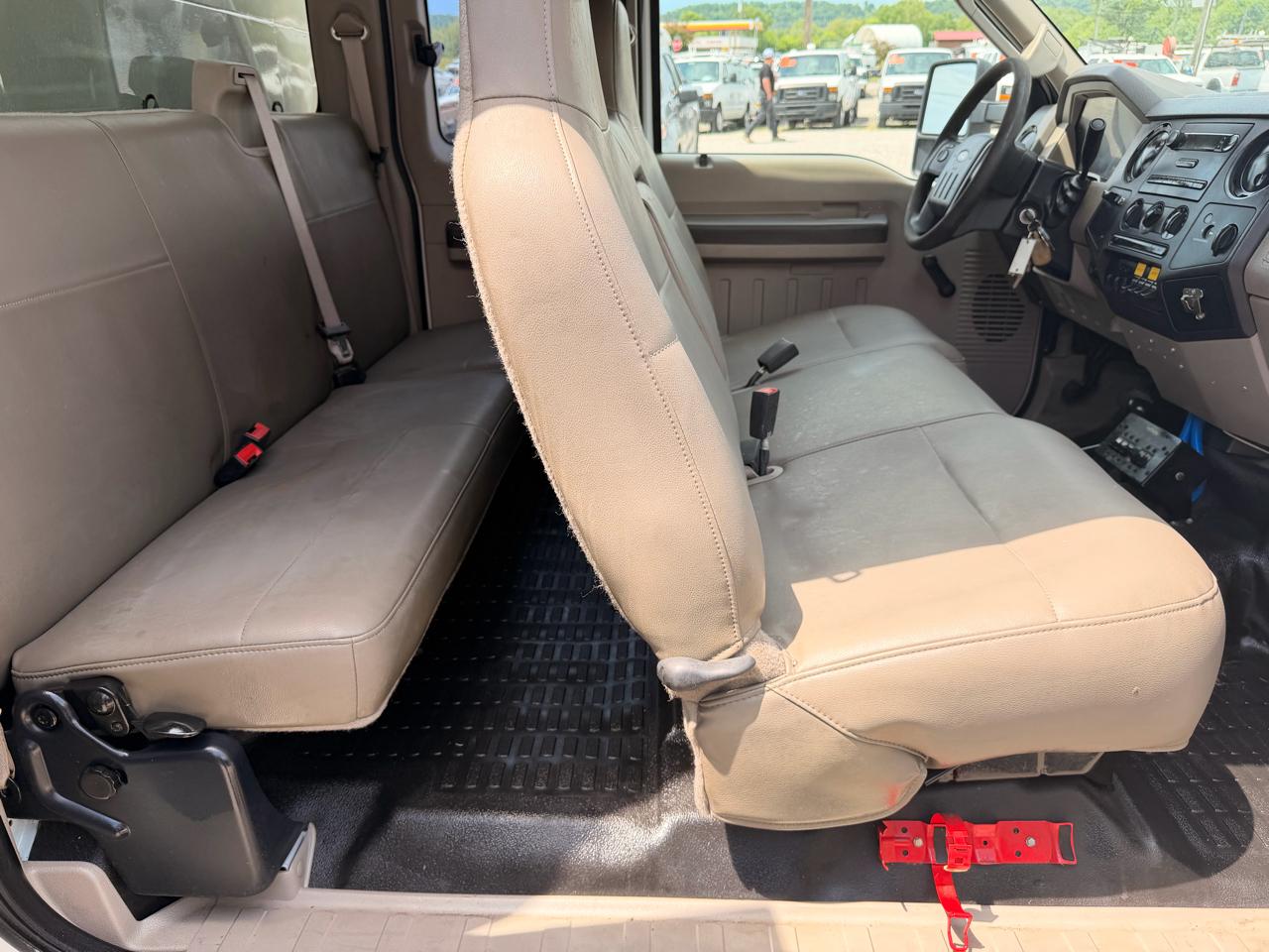 Ford Super Duty F-450 DRW 4WD SuperCab 186" WB 84" CA XL 2008