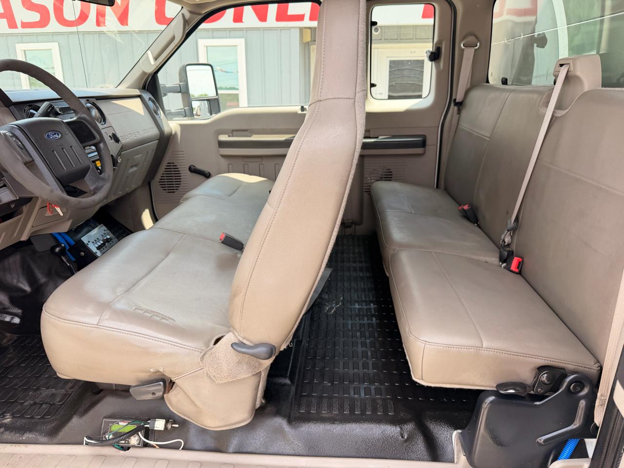 Ford Super Duty F-450 DRW 4WD SuperCab 186" WB 84" CA XL 2008