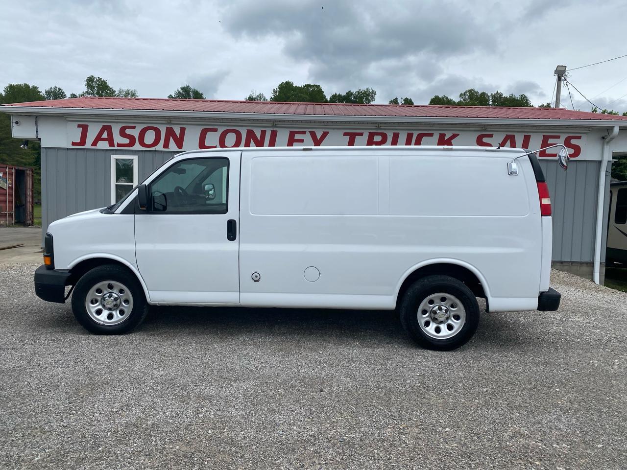 Chevrolet Express Cargo Van RWD 1500 135" 2011